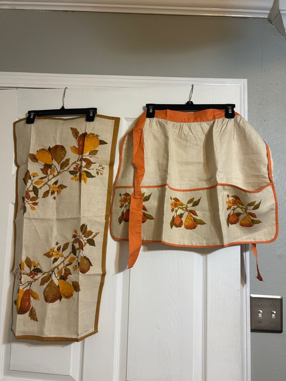 Luther Travis half apron towel lot